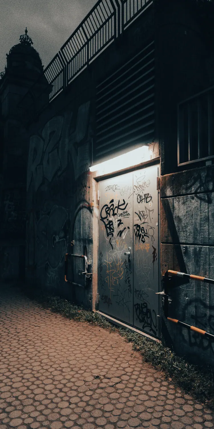 Photo by Johannes Schenk