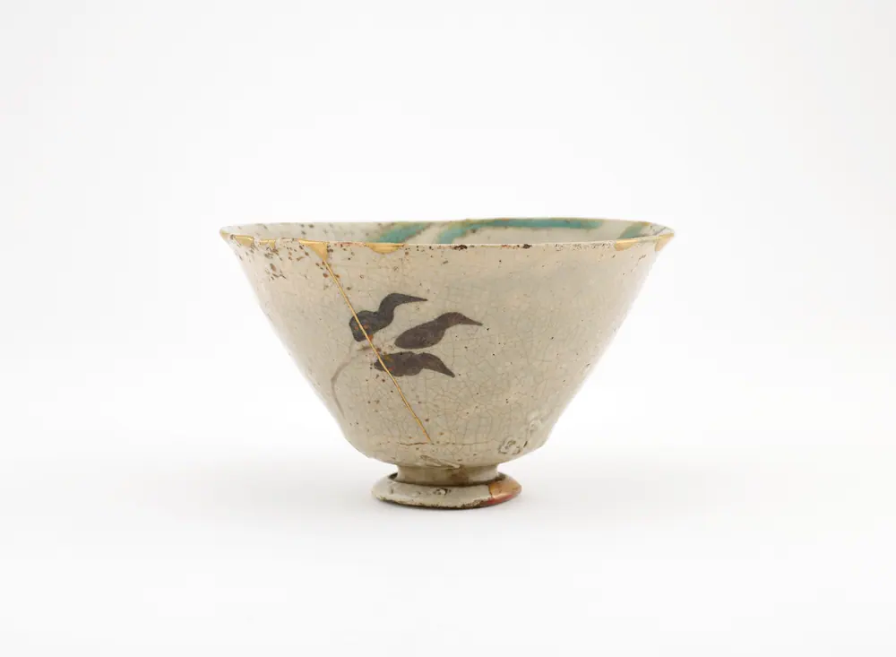 Mino ware bowl with pedestal foot, Oribe style — Mino ware bowl with pedestal foot, Oribe style